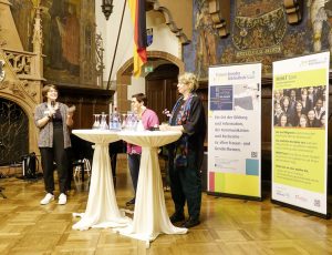 Moderation: Sasha Mayn Talk mit Sabine Dürre, Veronika Kabis, Moderation: Sasha Mayn